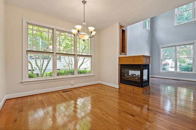 Foto del edificio - Prime location Chapel Hill - 3brd 3 bath e...