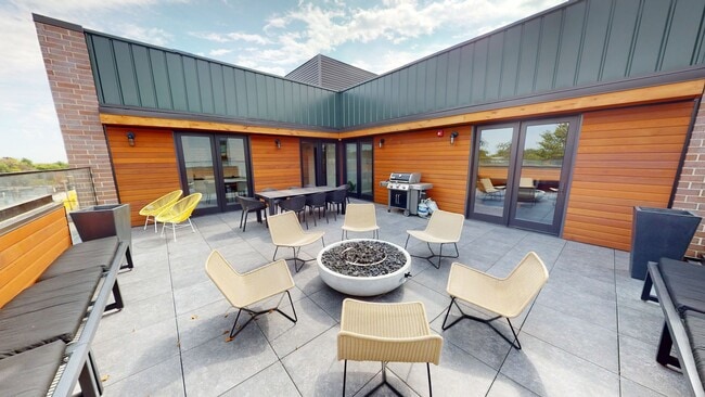 Building Photo - Canary Lofts