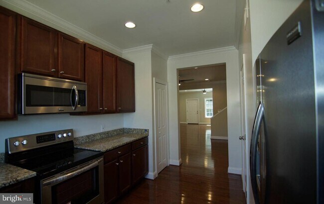 Building Photo - 4944 Fitch Pl NE