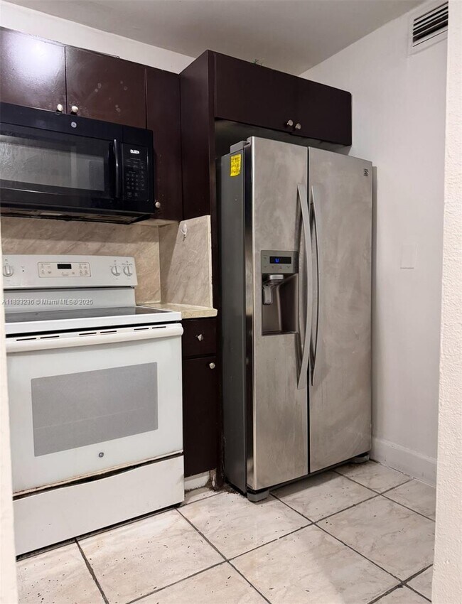 Foto del edificio - 770 NE 128th St