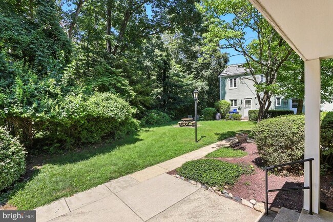 Foto del edificio - 9882 Hollow Glen Pl