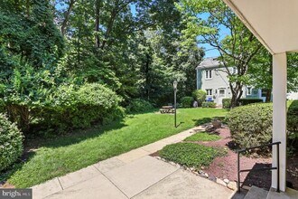 Building Photo - 9882 Hollow Glen Pl