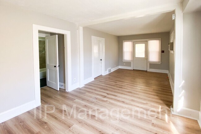 Foto del edificio - Super Cute 2BR 1BA Home in Akron!