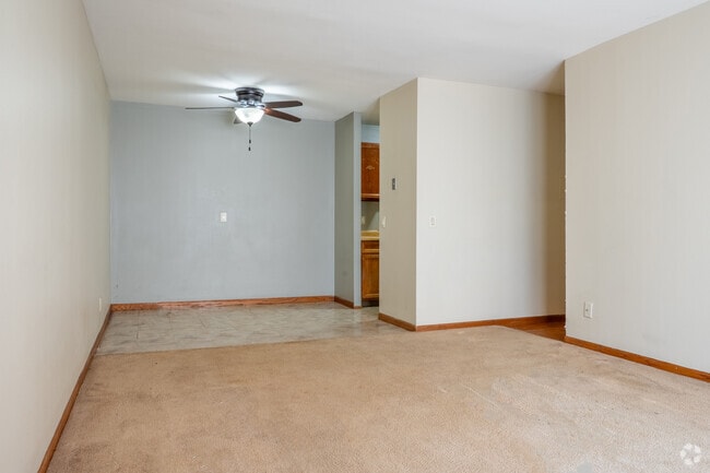 2 habitaciones, 1 baño - 750 pies cuadrados - Sala de estar, comedor - Madison Mayfair Apartments