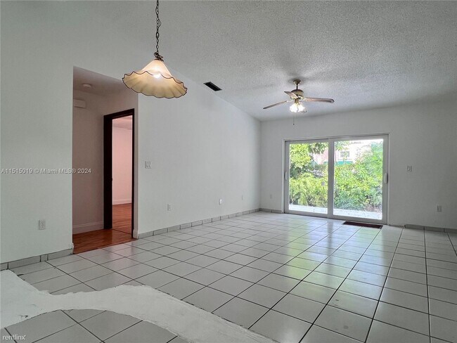 Foto del edificio - 3 br, 2 bath House - 9617 SW 144th Pl # 9617