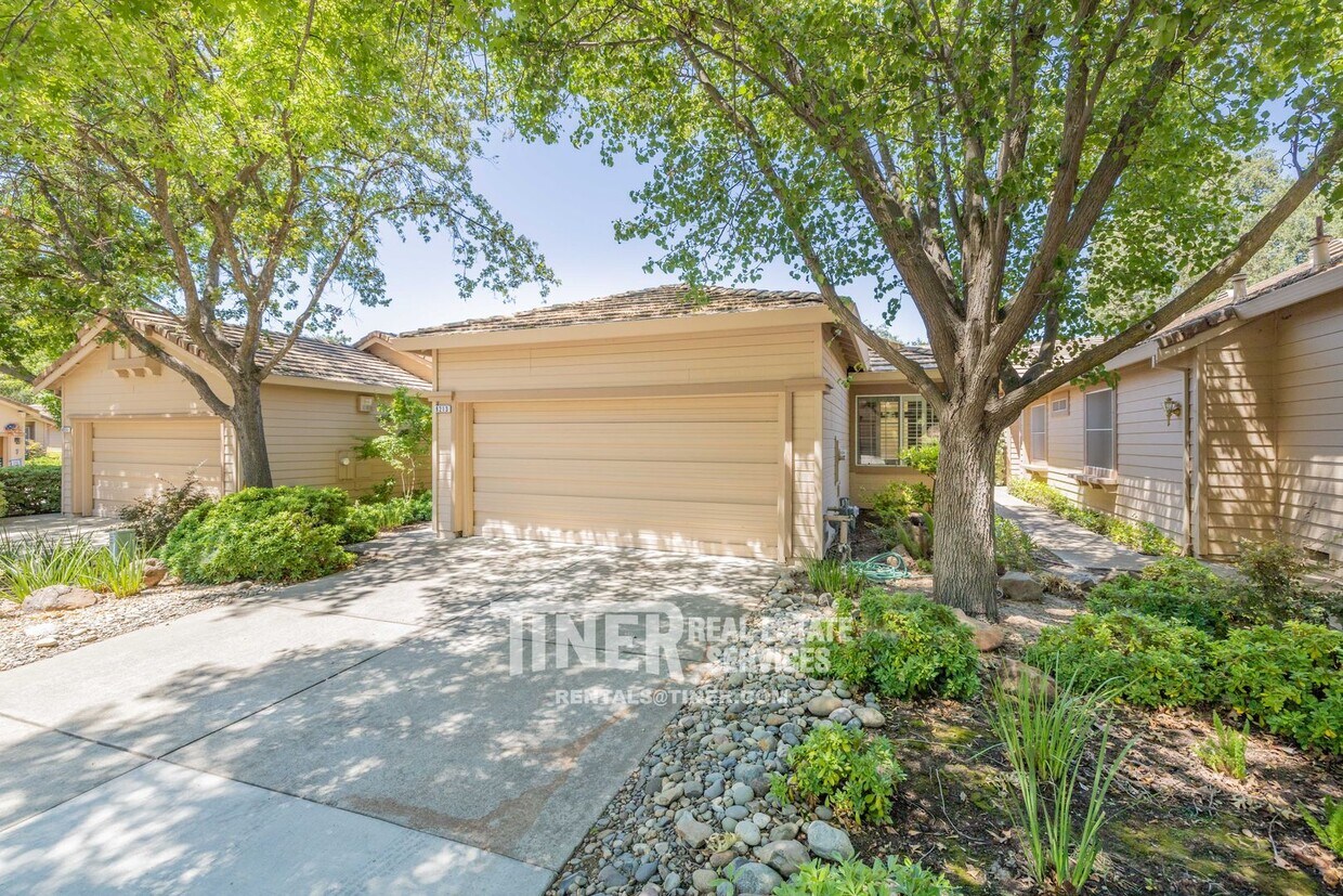 Foto principal - 8213 Wild Tree Pl