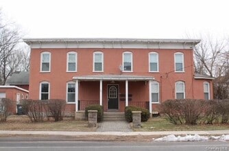 Building Photo - 96 S Main St