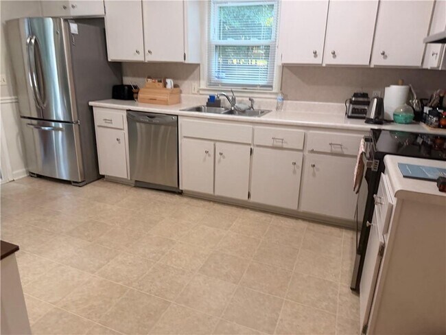 Foto del edificio - 3441 Brookhill Cir