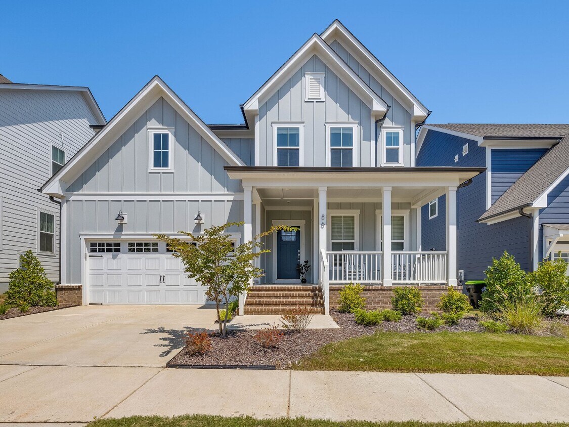 Primary Photo - Spacious 5-Bedroom Home in the Vineyards a...
