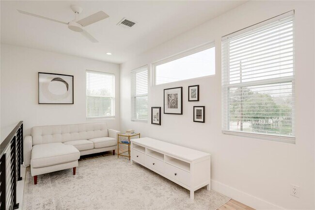 Building Photo - 5421 Blue Bird Ln