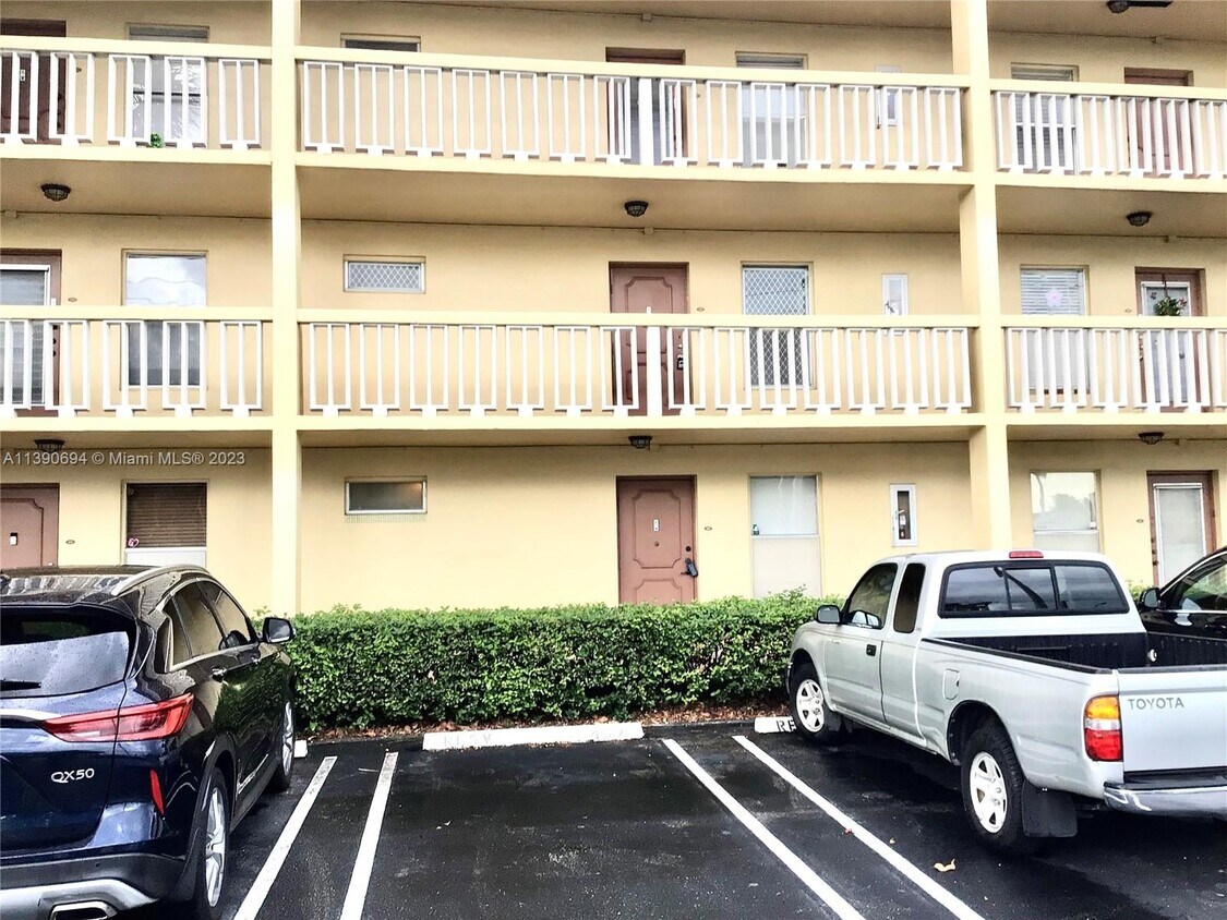 Primary Photo - 6350 NW 62nd St