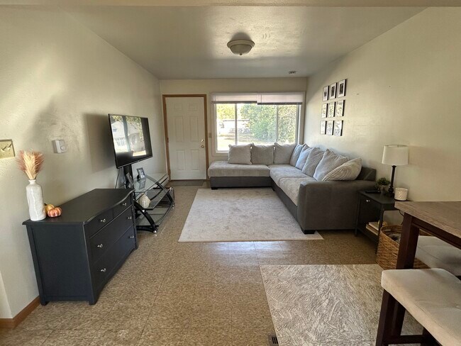 Foto del edificio - 1016 W 20th St