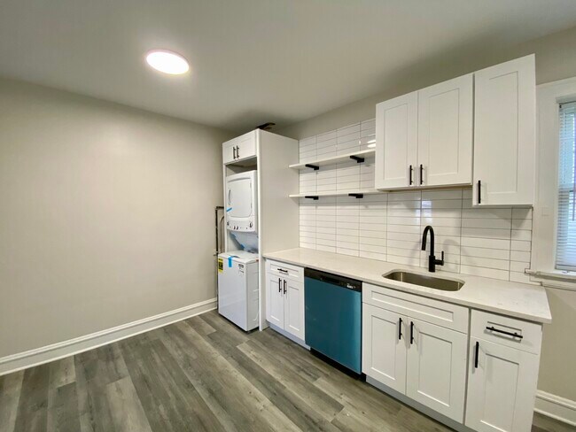 Building Photo - 5319 N Hoyne Ave