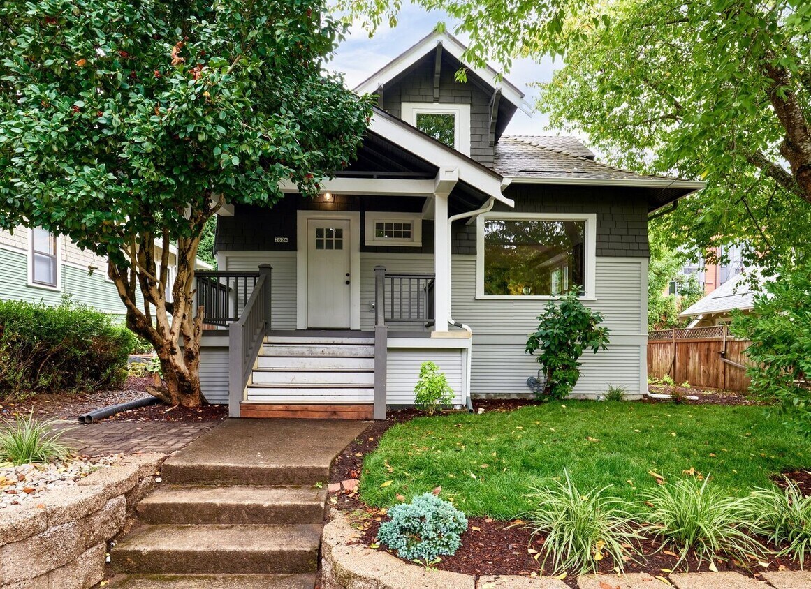 Primary Photo - 4 Bed, 3 Bath Remodeled Home Near Mt Tabor...