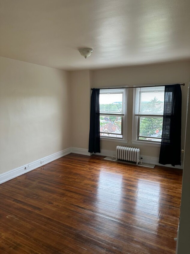 Building Photo - Studio Apartment at the Historic Lenox Hot...