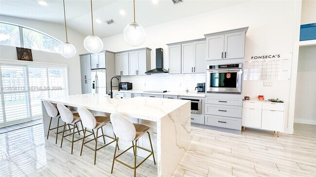 Foto del edificio - 18795 NW 24th Ct