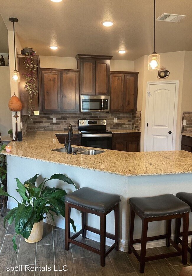 Building Photo - 4 br, 2.5 bath House - 8408 Platinum Drive