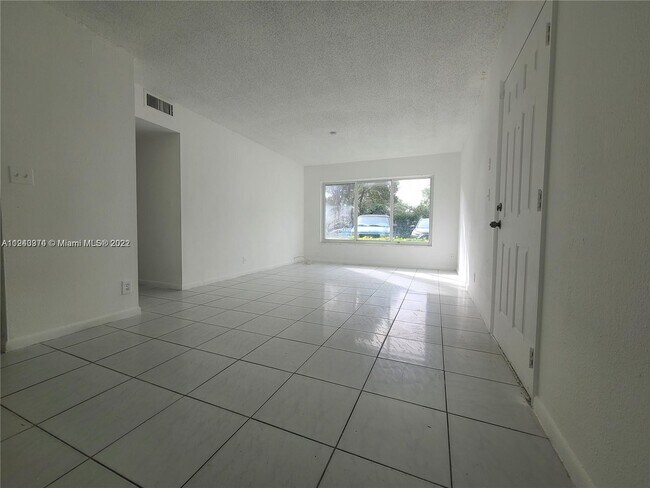 Foto del edificio - 2404 NW 39th Way