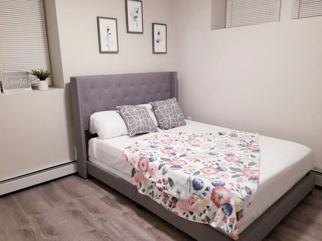 1124 Newport Ave Unit 2, Pawtucket, RI 02861 Room for Rent in