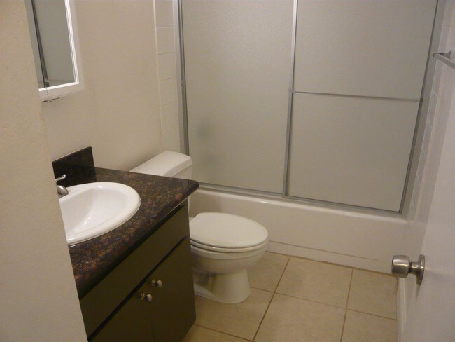 Foto del edificio - 2112 Colfax St