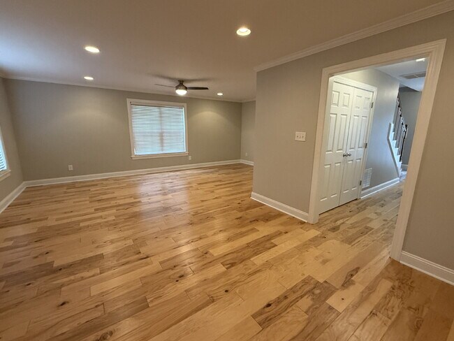 Building Photo - 4506 Coral Dr