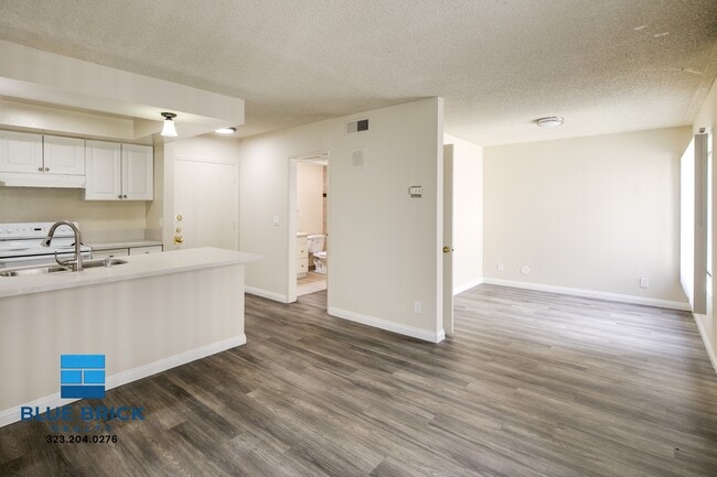 Building Photo - 451 S Harvard Blvd