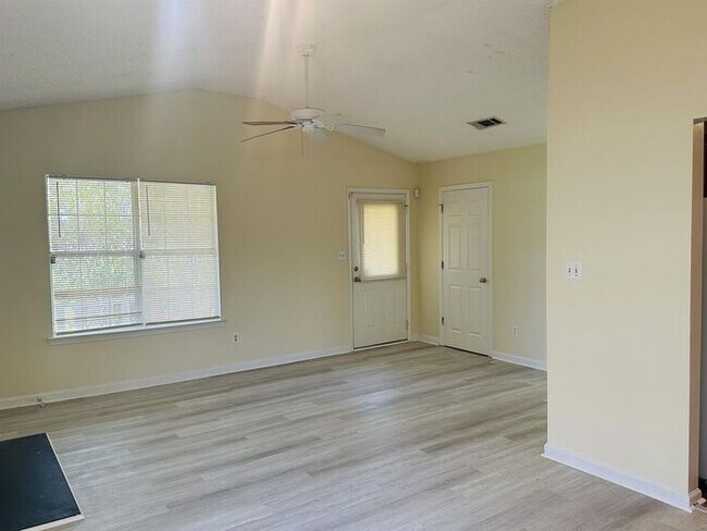 Foto del edificio - 5873 Eagles Crossing Ln