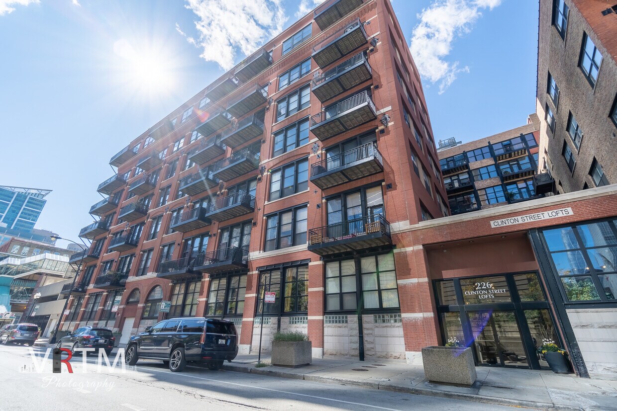 Primary Photo - 226 N Clinton St