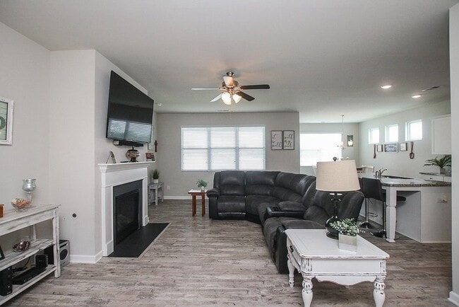 Building Photo - 203 Princeton Dr