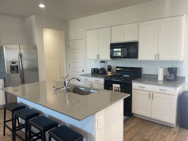 Foto del edificio - Large spacious 4 bedroom home located in cul de sac