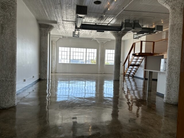 Primary Photo - 1308 Factory Pl