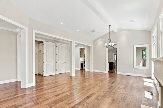 Foto del edificio - Beautiful 4-Bedroom 3.5-Bathroom Los Gatos Home