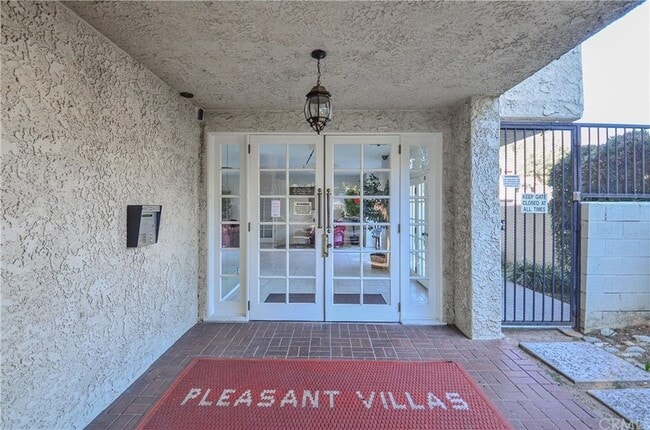 Building Photo - 277 Pleasant St