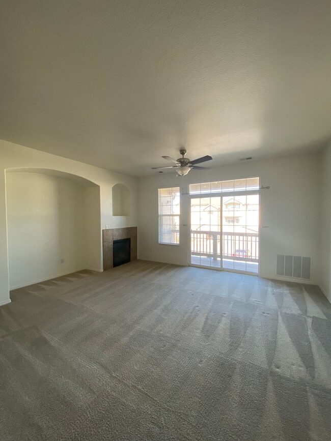 Building Photo - MOVE IN READY 2 Bed 2 Bath Unit with Patio