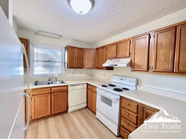 Foto del edificio - 100 Meadow Park Ln