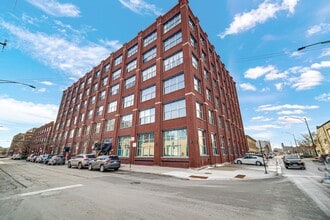 Building Photo - 312 N May St