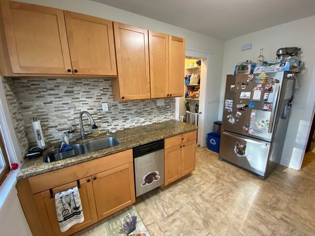 Foto del edificio - 2104 E Mifflin St