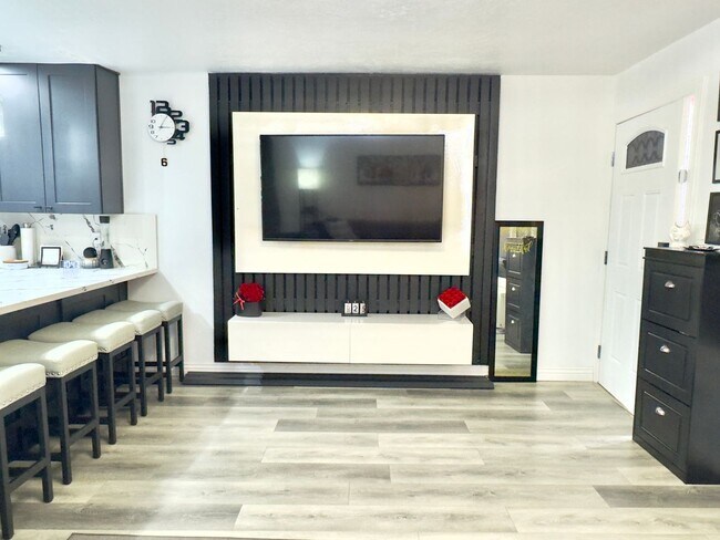 Foto del edificio - Upgraded One-Bedroom in Kensington