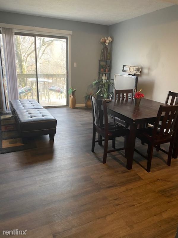 Foto del edificio - 4 br, 2.5 bath Townhome - 520 E Graham Place