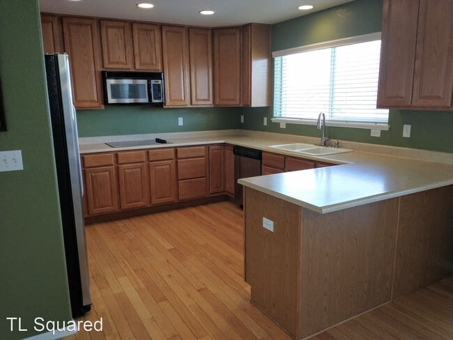 Building Photo - 4 br, 2.5 bath House - 6992-A Cobblecreek Dr