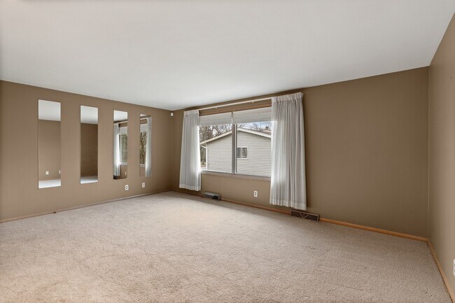Foto del edificio - 537-541 N Edgelawn Drive Unit 539
