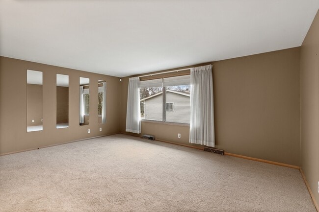 Building Photo - 537-541 N Edgelawn Drive Unit 539
