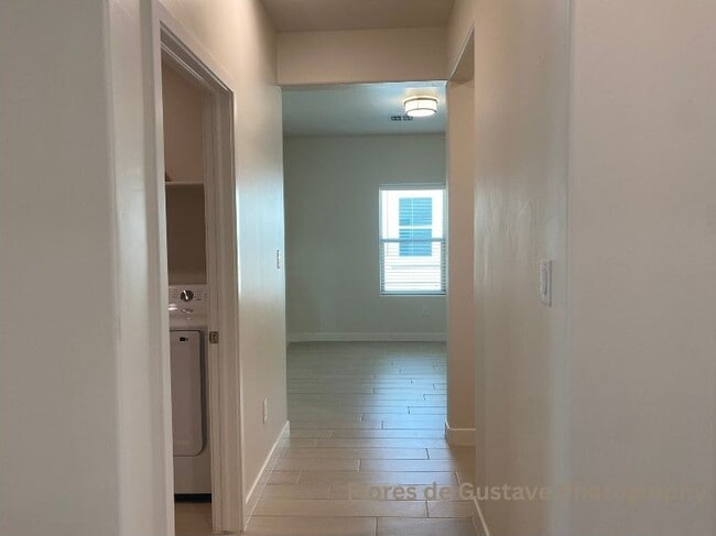 Foto del edificio - 2681 Silver Hawk Ave