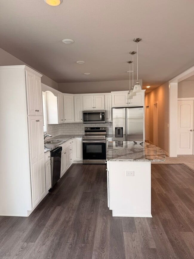 Building Photo - Modern, spacious, and move-in ready—this is the rental you’ve been waiting for!