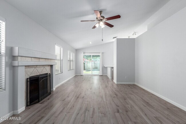 Foto del edificio - 4623 E Libby St