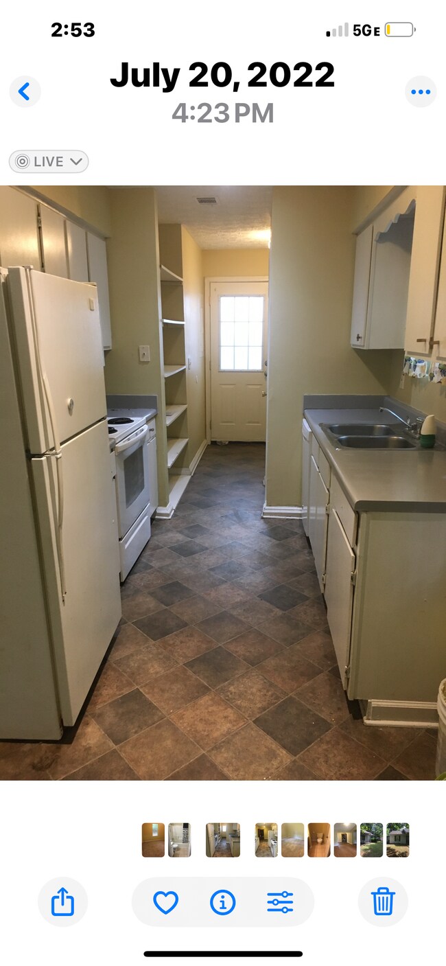 Foto del edificio - 231 Whispering Pine Cir NE
