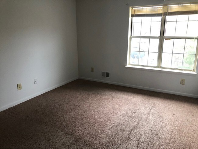 Foto del edificio - 2nd floor 2 bedroom, 1 bath apartment