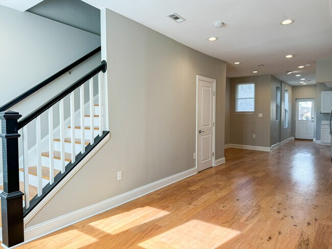 Photo - 1838 Capitol Ave NE House