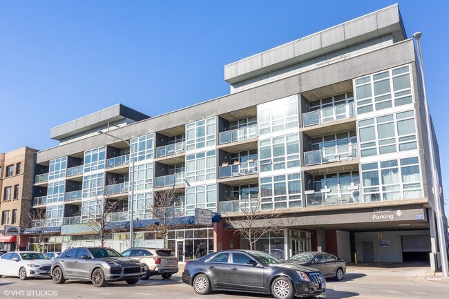 Building Photo - 1610 W Fullerton Ave