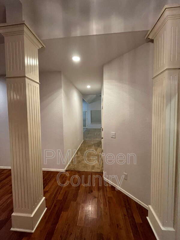 Foto del edificio - 305 N Aster Pl
